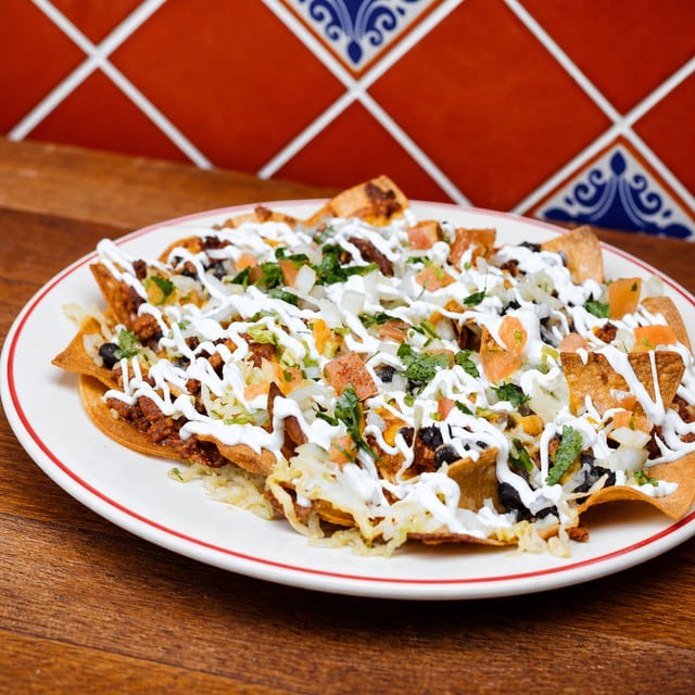Nachos de Chorizo (Mexican Sausage Nachos).