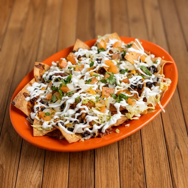 Nachos de Pollo (Chicken Nachos).