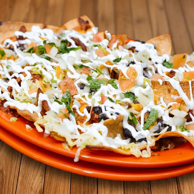 Nachos Mixtos (Mixed Nachos).